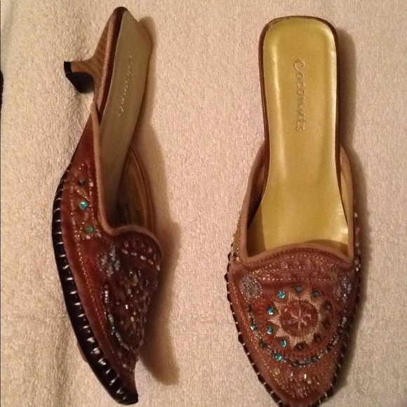 coconut Shoes - RETRO VINTAGE    NEVER WORN      Coconut sandals slide on